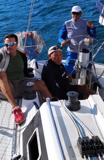 Uscita in barca a vela con skipper: Sirmione e il bacino di Desenzano 7